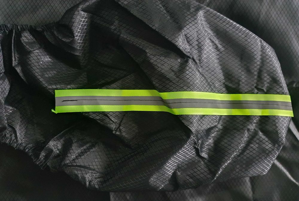 Mata antyszronowa, osłona na szybę samochodową, zielone lusterka.