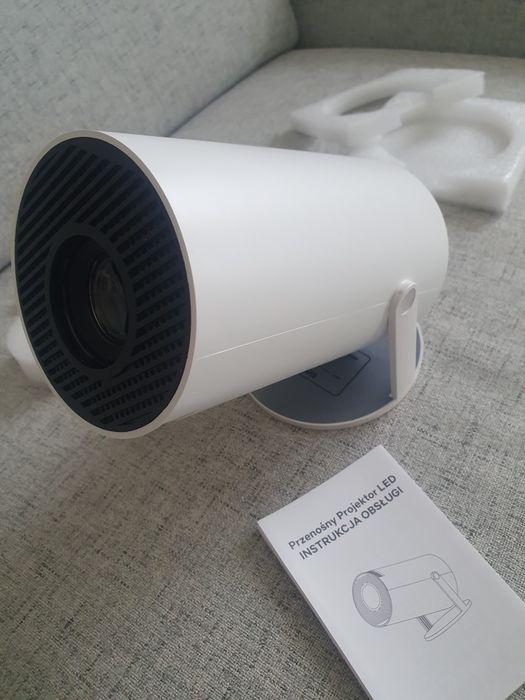 Przenośny projektor/rzutnik multimedialny z WiFi, HDMI, Bluetooth, USB, 40-130 cali, pilot