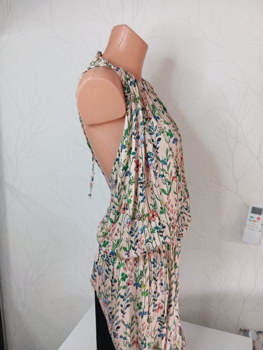 Sukienka w łąkowe kwiaty