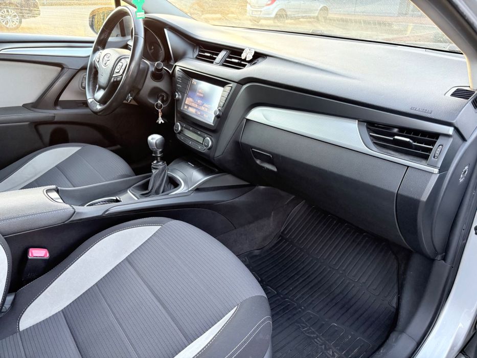 Toyota Avensis  T27 2.0