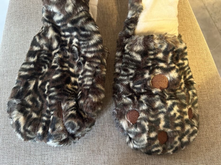 Czapka uszatka misiek z łapami z USA