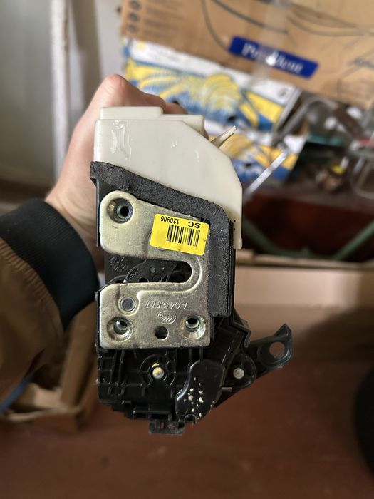 Замок передний правый киа оптима 2012