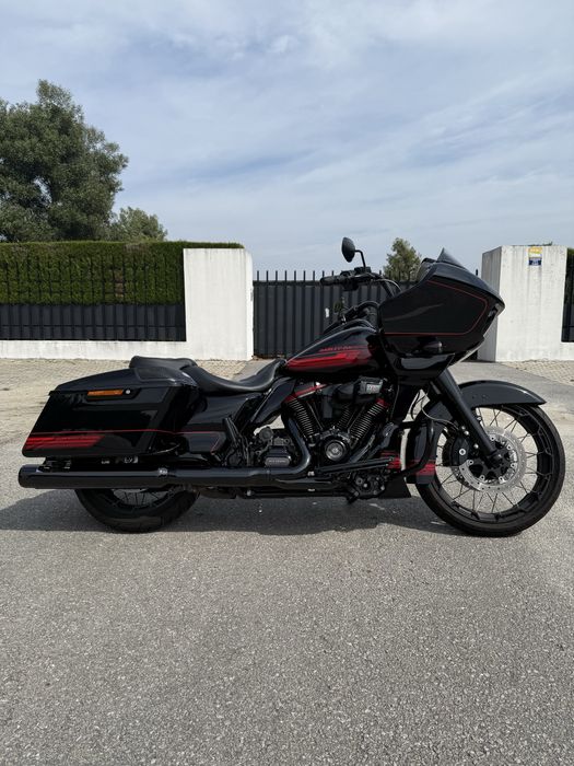 Road Glide CVO Black Hole