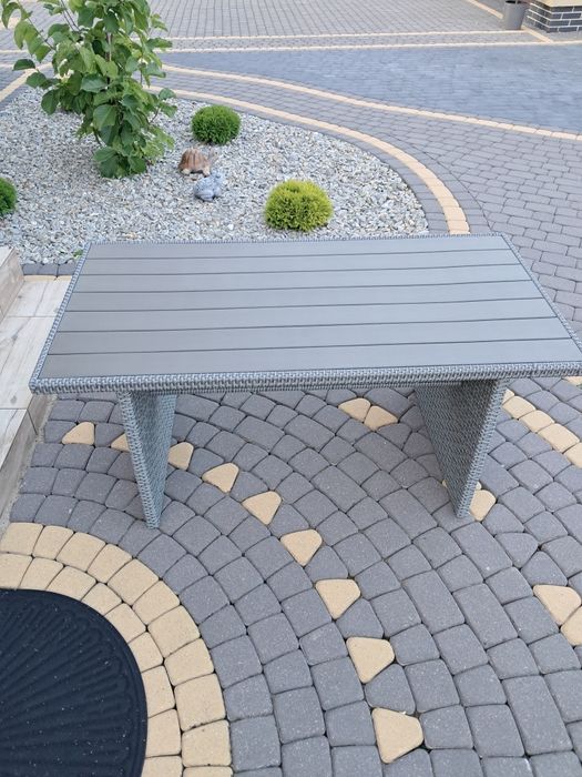 Stół ogrodowy z technorattanu