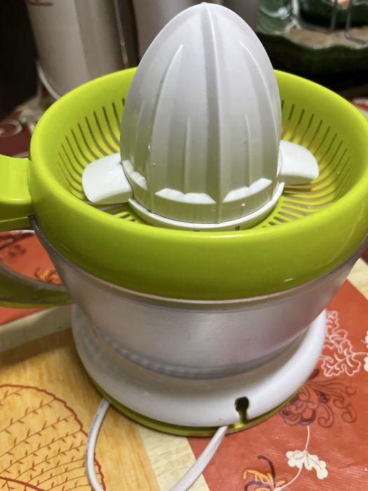 Espremedor elétrico Ufesa Activa com tampa e filtro