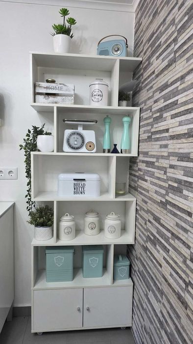 Estante para livros com portas em zig zag com rodas