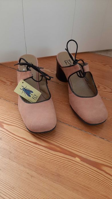 Sapatos abertos Fly London novos