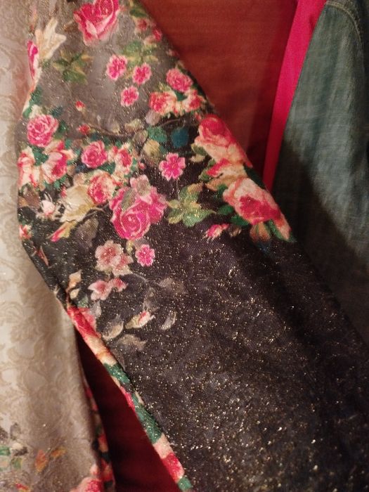 Новое нарядное платье, мерцает