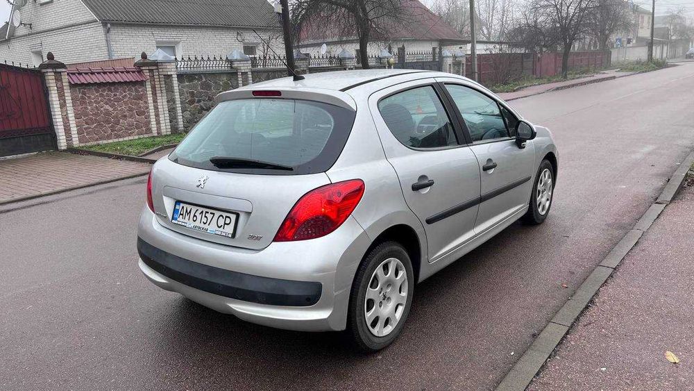 Продаю Peugeot 207. 1.4.   2009