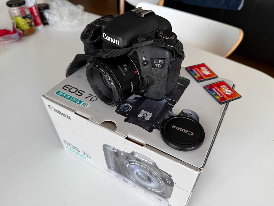 Canon EOS 7D + Canon EF 50mm f/1.8 II + 2x karta CF | komplet