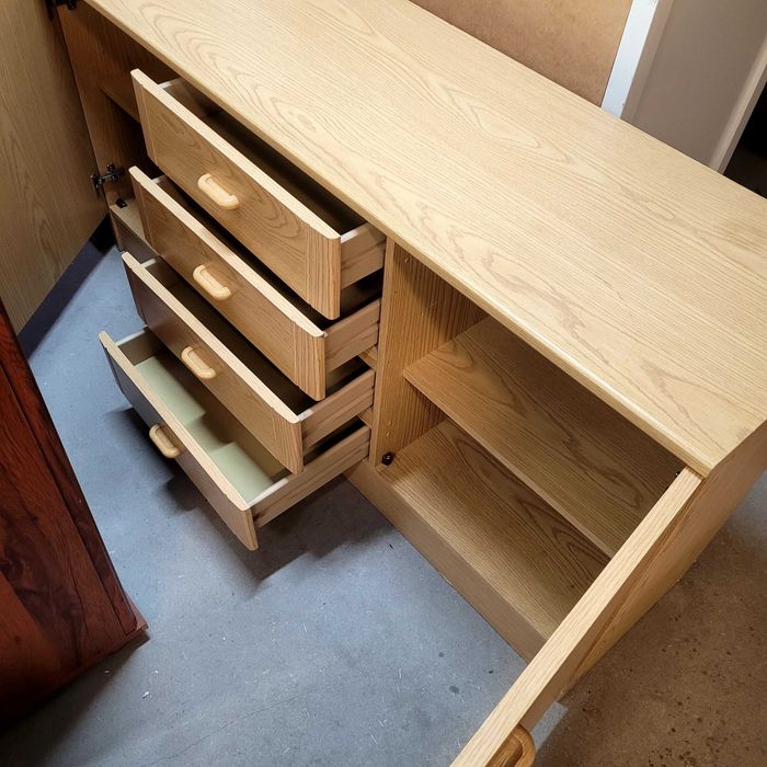 Pojemna komoda w dobrym stanie. Możliwy transport