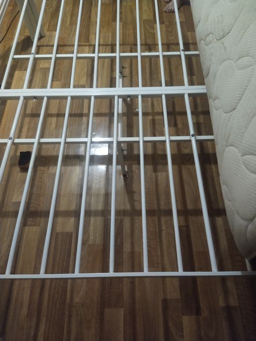 Продам кровать с матрасом.