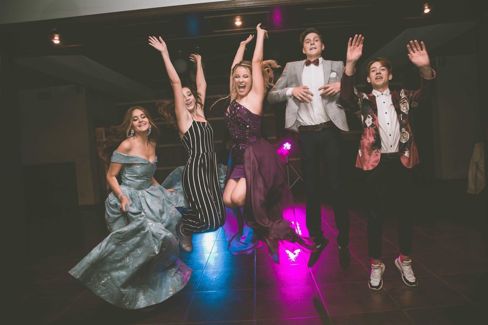 Ведущий Тамада Живая музыка Дискотека Видеосъемка Фотограф