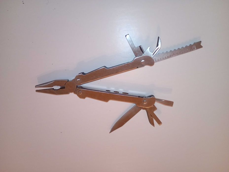 ferramente alicate tipo canivete suiço