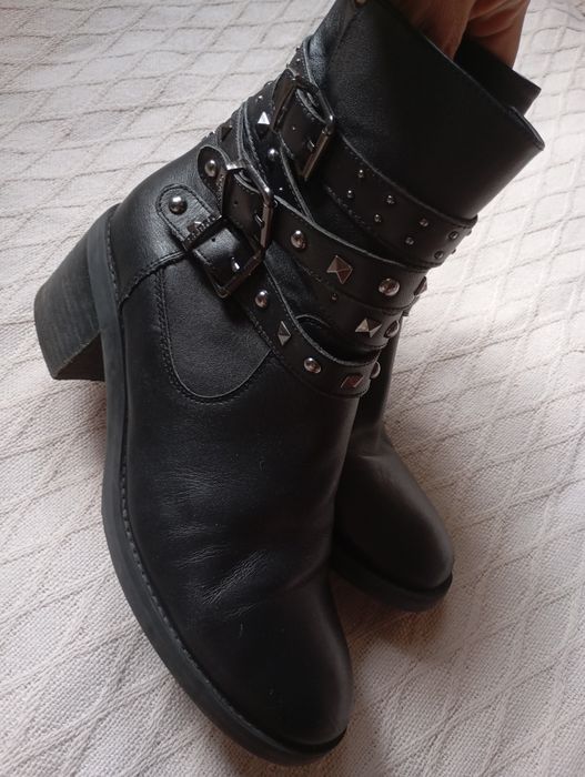 GUESS 41R czarne botki na słupku Colleen z ćwiekami 27cm wkładka