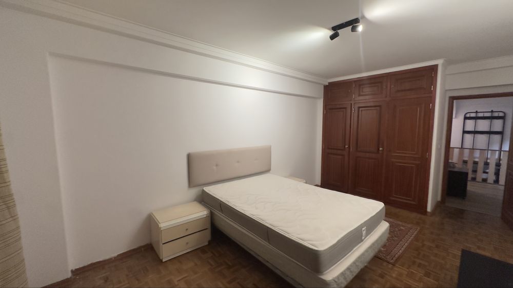 Alugo quarto ao pe de psp de queluz apartamento com