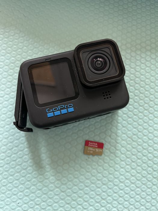 Камера GoPro 11 с комлектом оригинальных аксессуаров + карта памяти