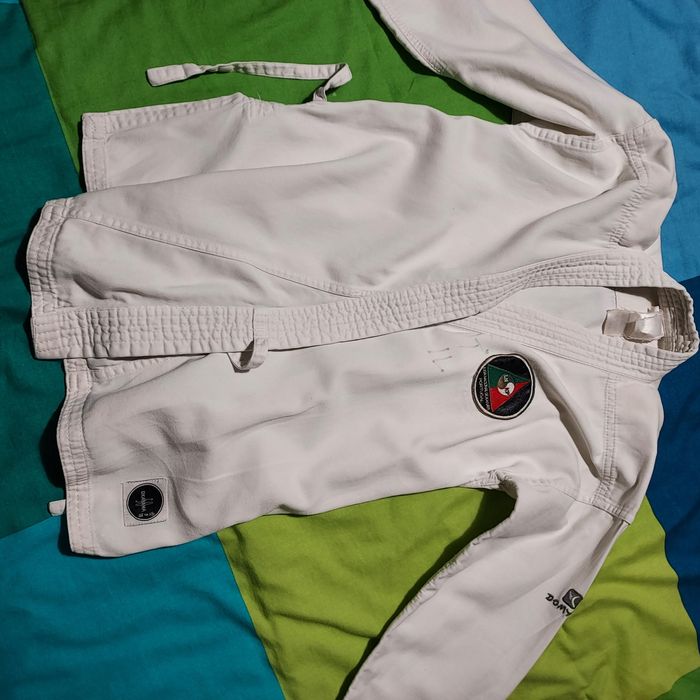 Kimono karaté . Quinta do Conde • OLX Portugal