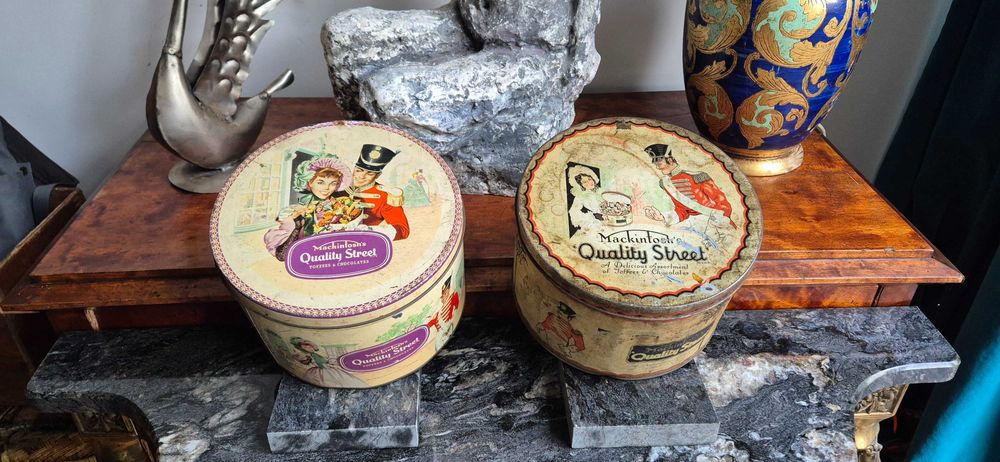 Dwie zabytkowe puszki po cukierkach Mackintosh's Quality Street antyk