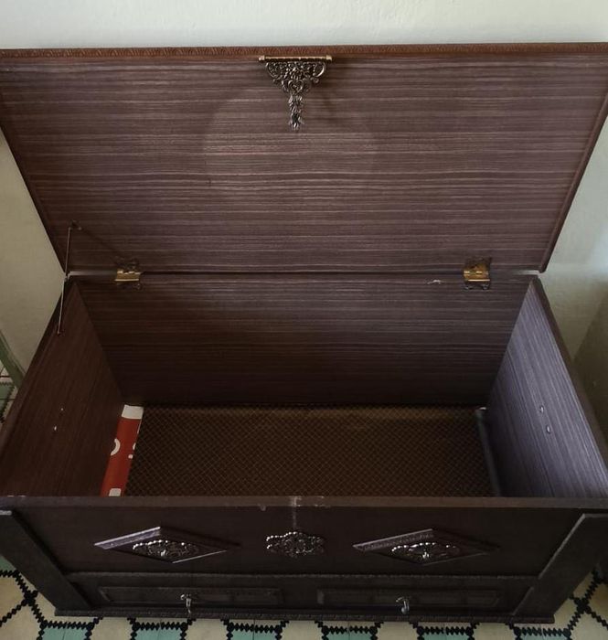 Baú em madeira e fechos em ferro