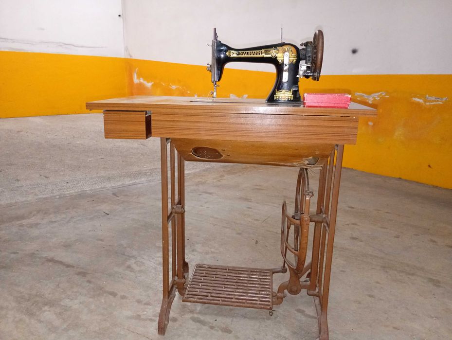 Máquinas costura Singer e Naumann