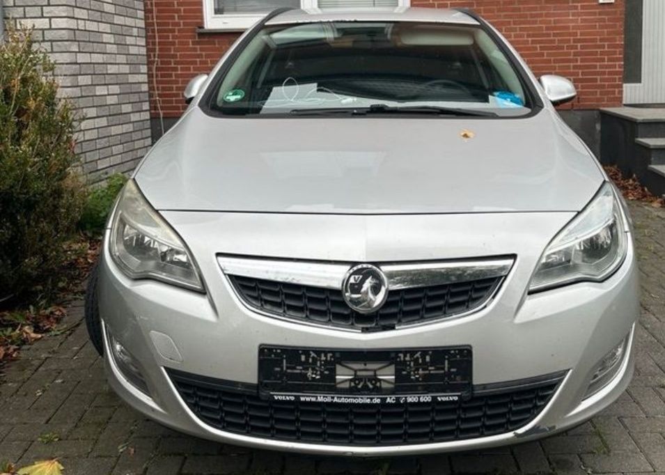 Opel Astra j 2.0 diesel kombi srebrny 2014