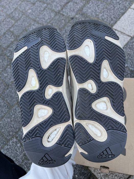 Adidas Yeezy Boost 700 V1 Analog sneakersy niskie beżowe 44