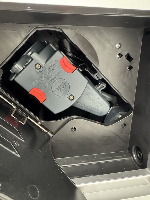 Продам кавову машину модель DeLonghi PrimaDonna Class ECAM 550.85 MS