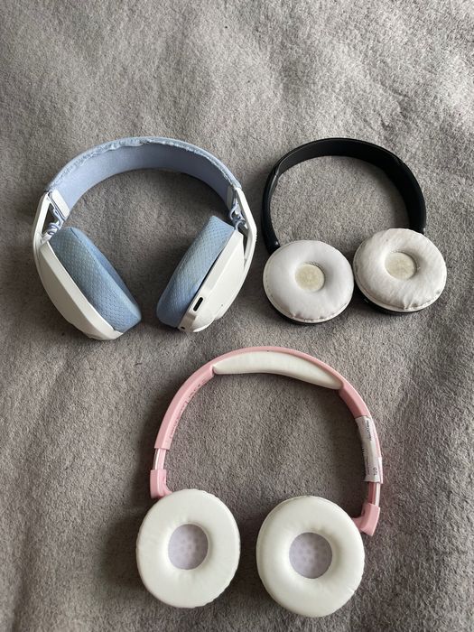 Наушники лот наушников:  Logitech G435, JVC HAS31BTB, Hello Kitty