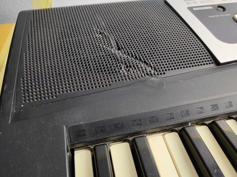 Keyboard YAMAHA YPT-210 uszkodzony