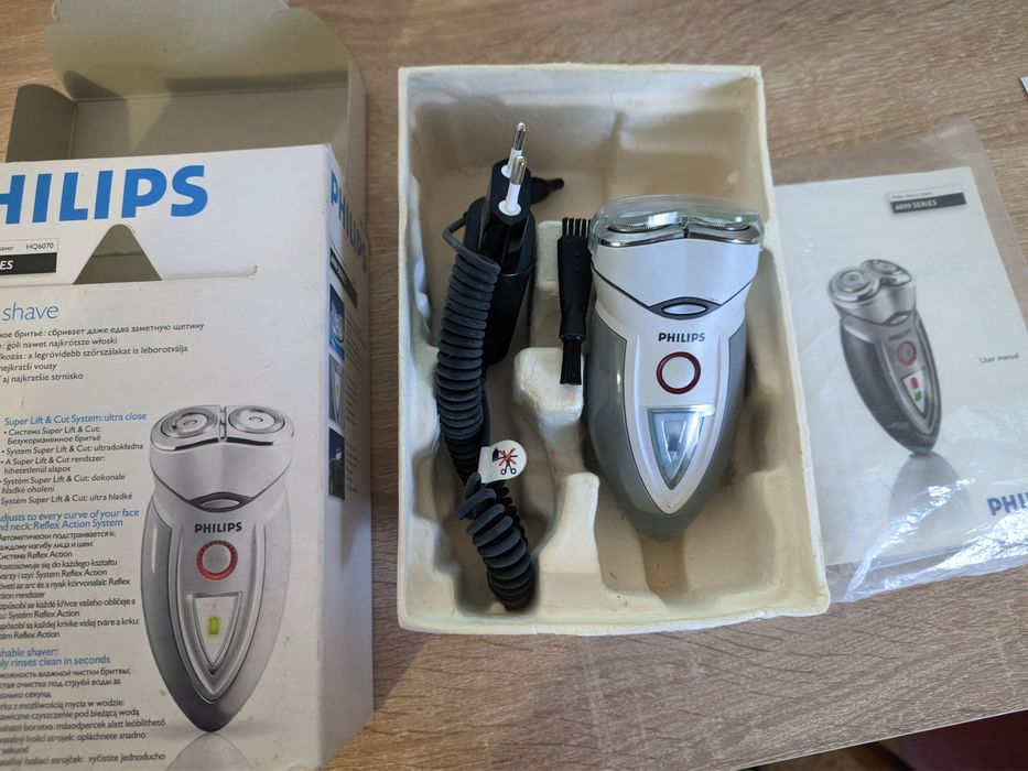 Електробритва Philips HQ6070