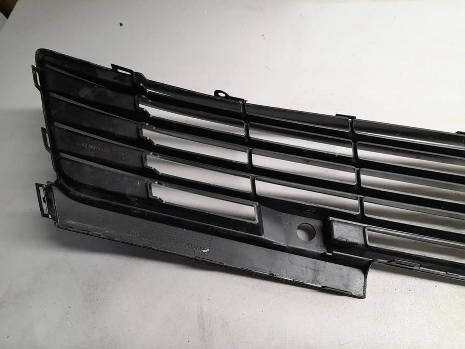 Opel Astra L VI 6 kratka środkowa zderzaka przód przedniego 9839979680