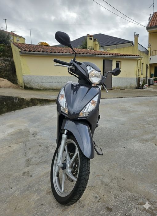 Honda Vision 110 à Venda!