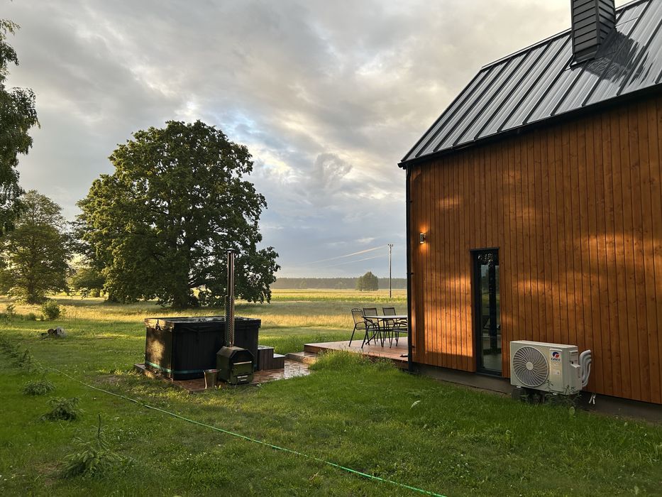 Oak House. Domek z balią w Serskim Lesie