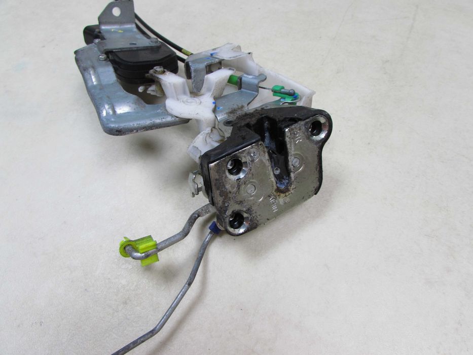 Mitsubishi Canter Fuso 7C15 Zamek Drzwi Lewy Przod 13-21