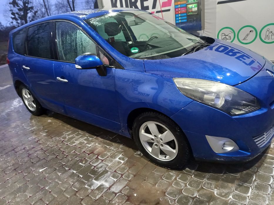 Рено меган сценік3