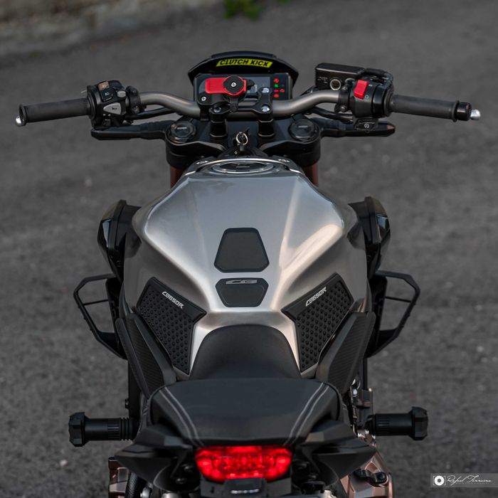Honda CB650R | **AKRAPOVIC AVERBADO NO LIVRETE** | Full Extras | Impecável