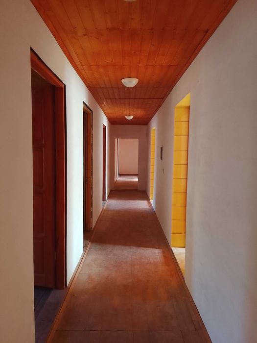 Житловий будинок з вбудованими приміщеннями комерційного призначення