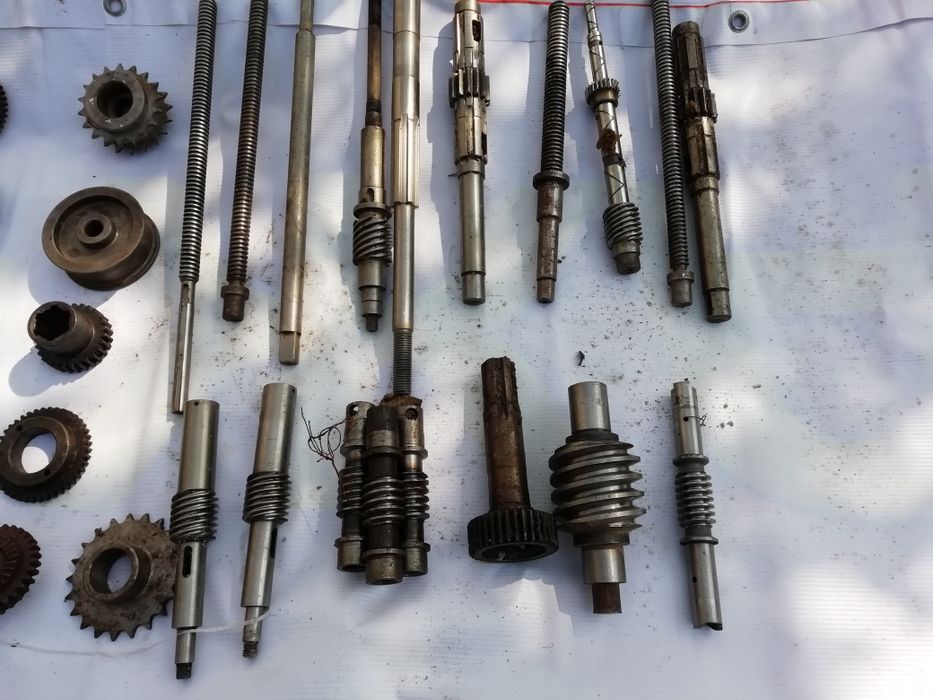 Запчасти к токарным, фрезерным станкам.