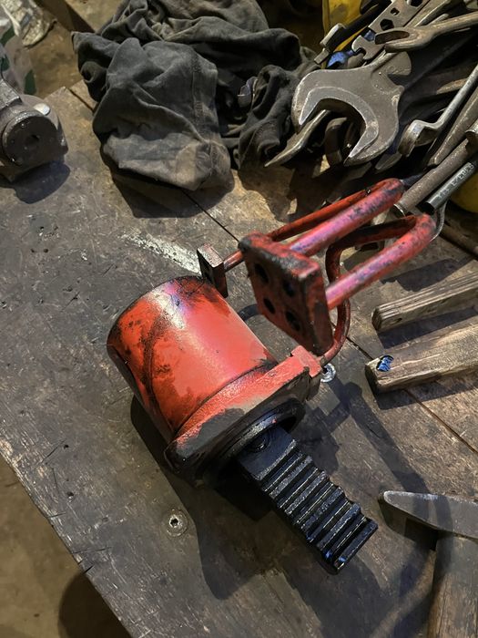 Продам запчастини до рульвої колонки мтз 80 з експортного трактора