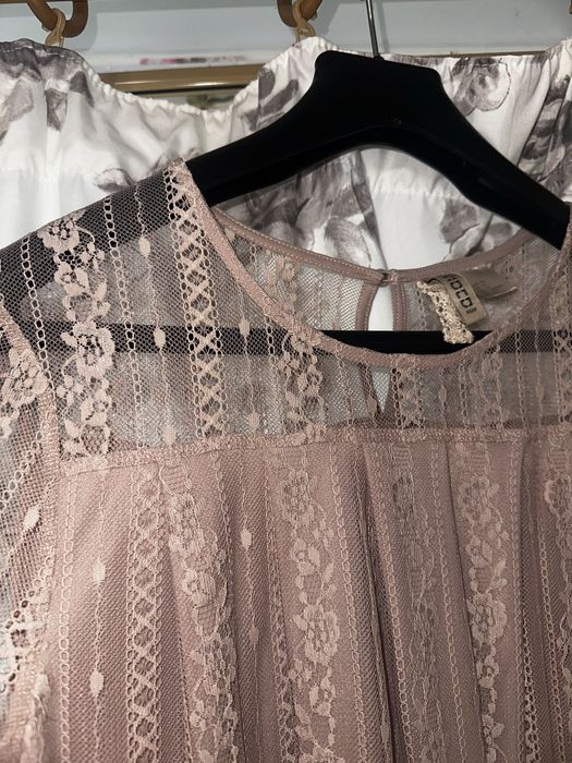 Сукня міні ніжно рожева з мережива. Коротка сукня з довгим рукавом