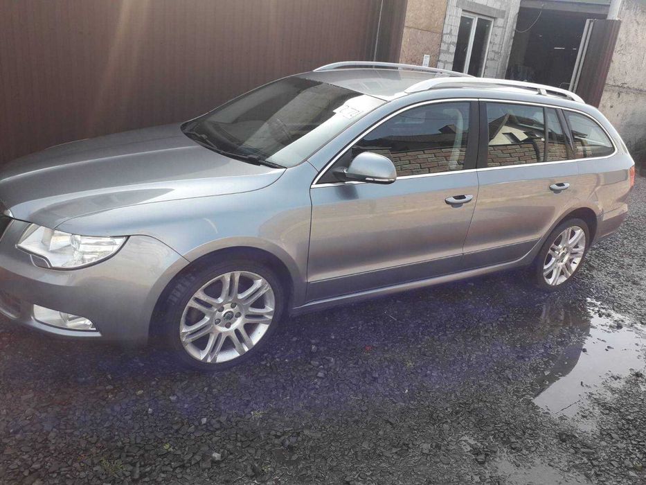 Двері задні ліві+праві Skoda Superb 2