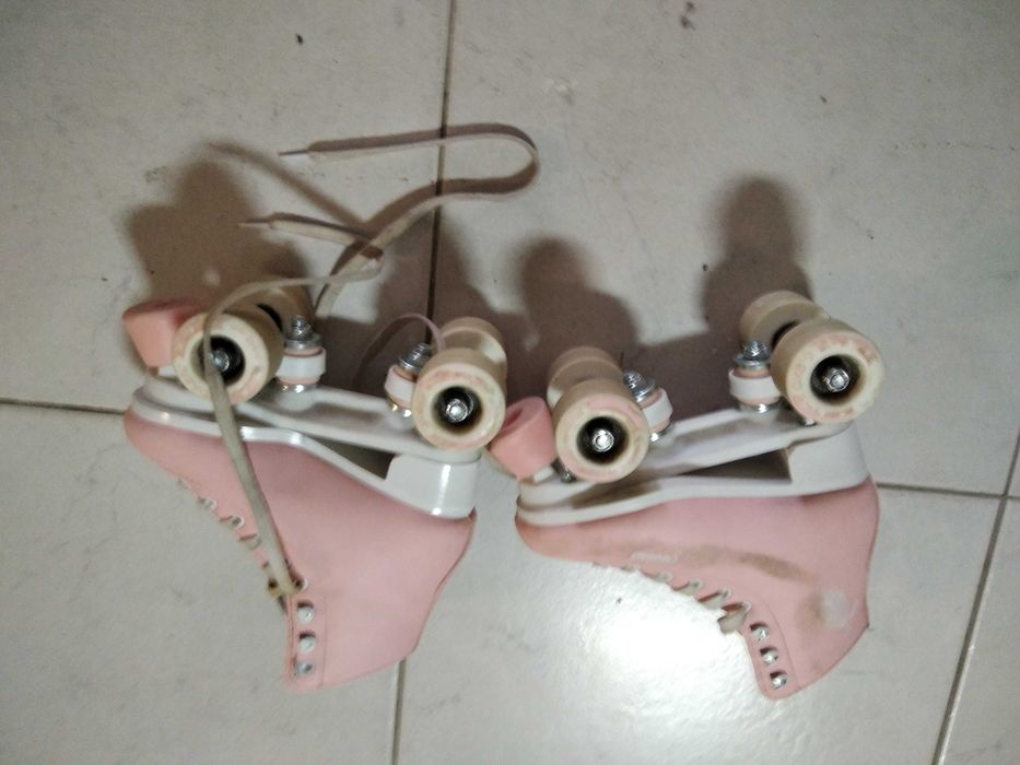 Vendo Patins de quatro rodas64740811663490121