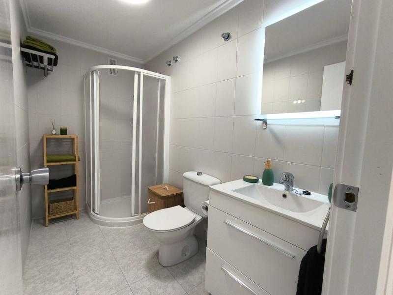Studio po remoncie, balkon, baseny – Torrevieja