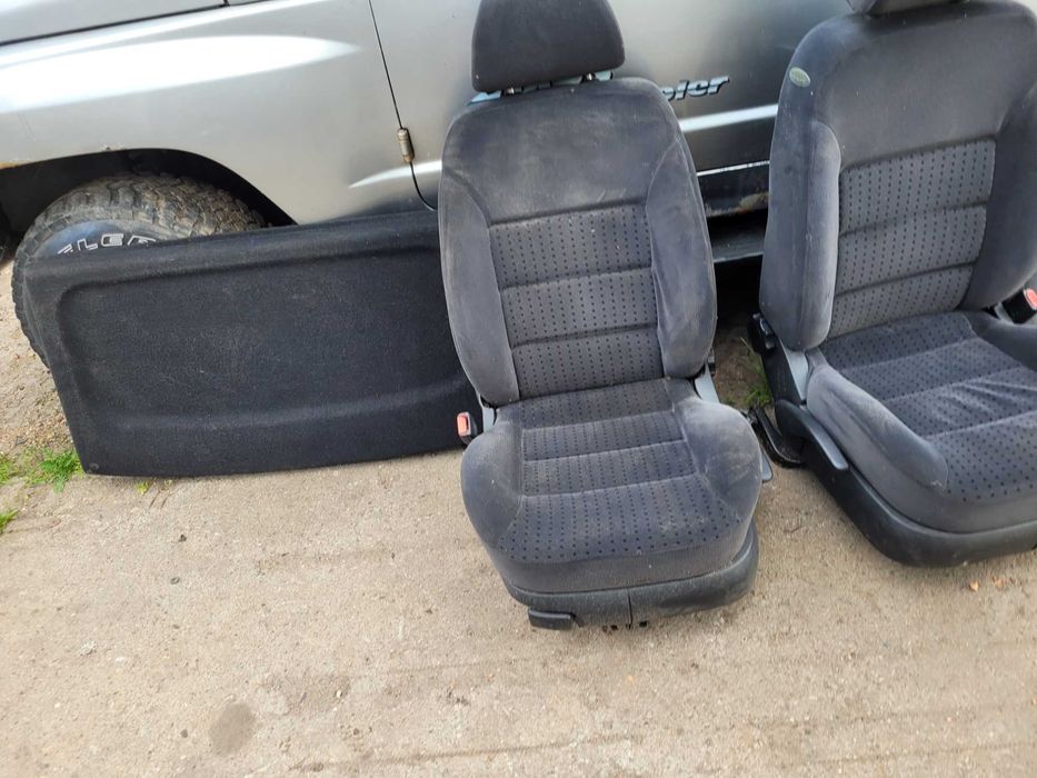 fotele tapicerka golf IV 5D welur ładna komplet