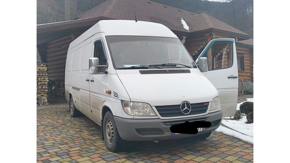 Надання вантажних перевезень та послуг