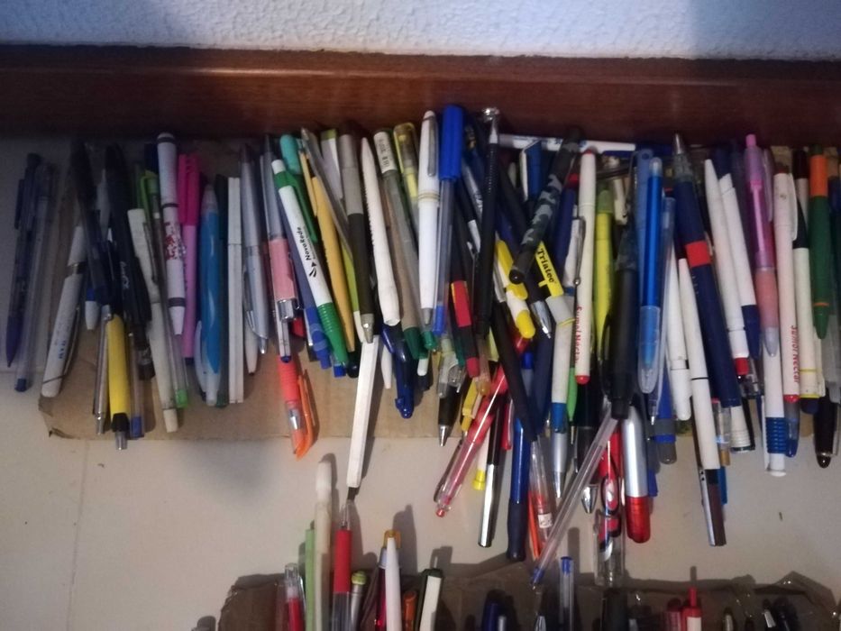 Diversas canetas 230