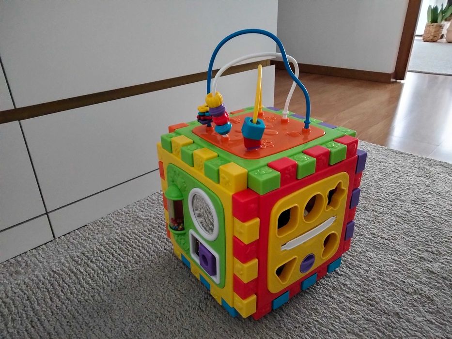 Cubo-tapete de atividades