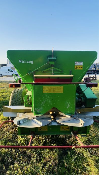 Rozsiewacz wapna RCW 3000 Brzeg