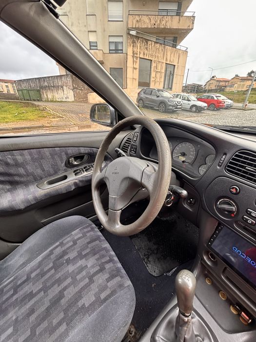 Mitsubishi Lancer 1.3 GLX (1998) – Para Peças ou Recuperação